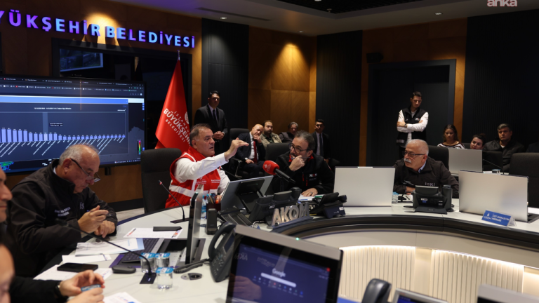 İBB Başkanvekili Nuri Aslan'dan İstanbullulara uyarı: "Gerekmedikçe aracınızla çıkmayın, toplu taşıma kullanın"