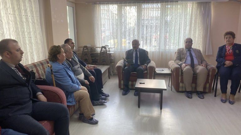 Vali Varol Aydın'daki görme engellilerle bir araya geldi