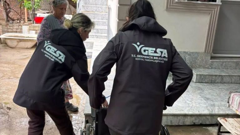 Germencik Belediyesi’nden engelli vatandaşa tekerlekli sandalye desteği