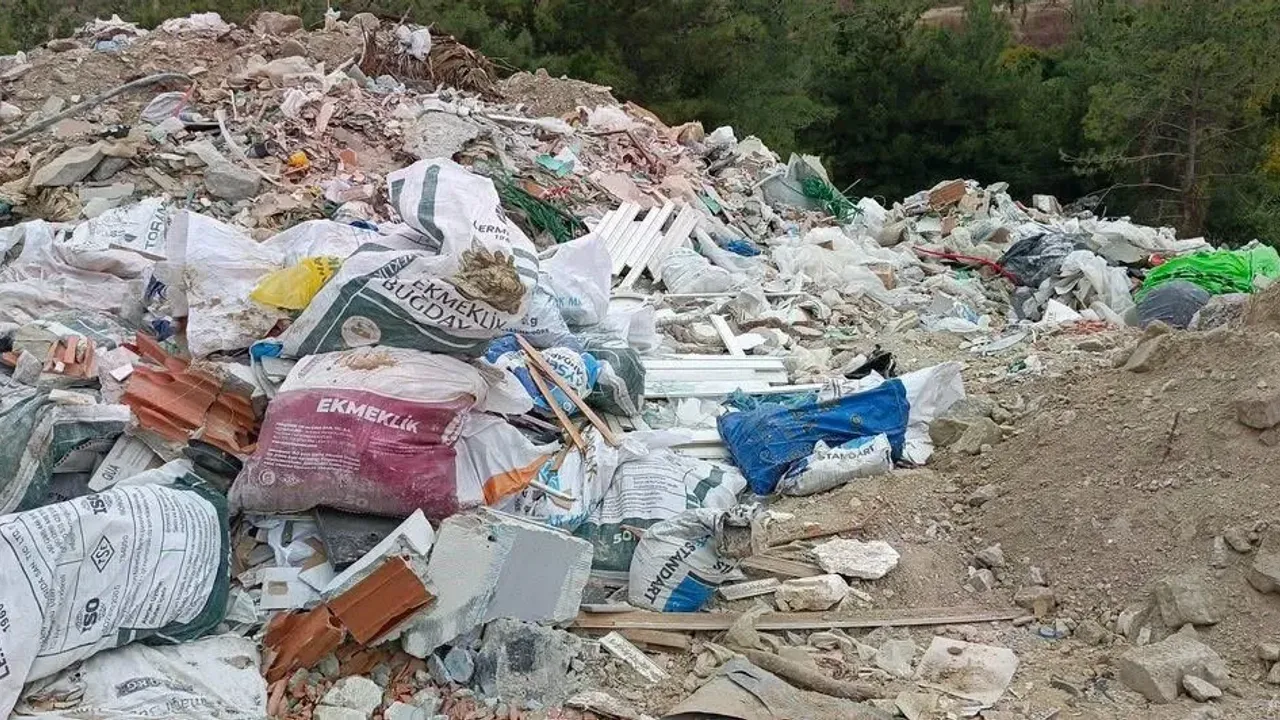 Yaylaköy'de doğayı molozla boğdular