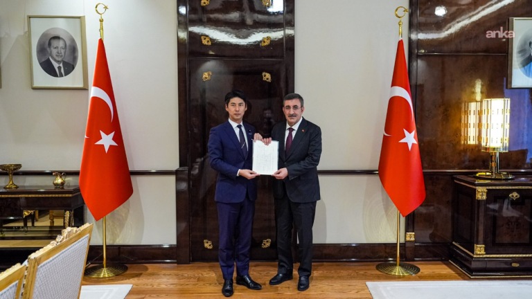 Cevdet Yılmaz, Japonya Devlet Bakanı Nakasone ile görüştü