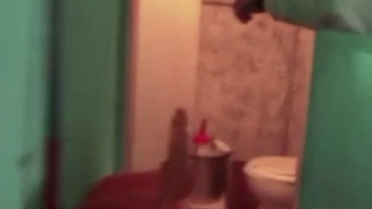 Banyoda yakalandı