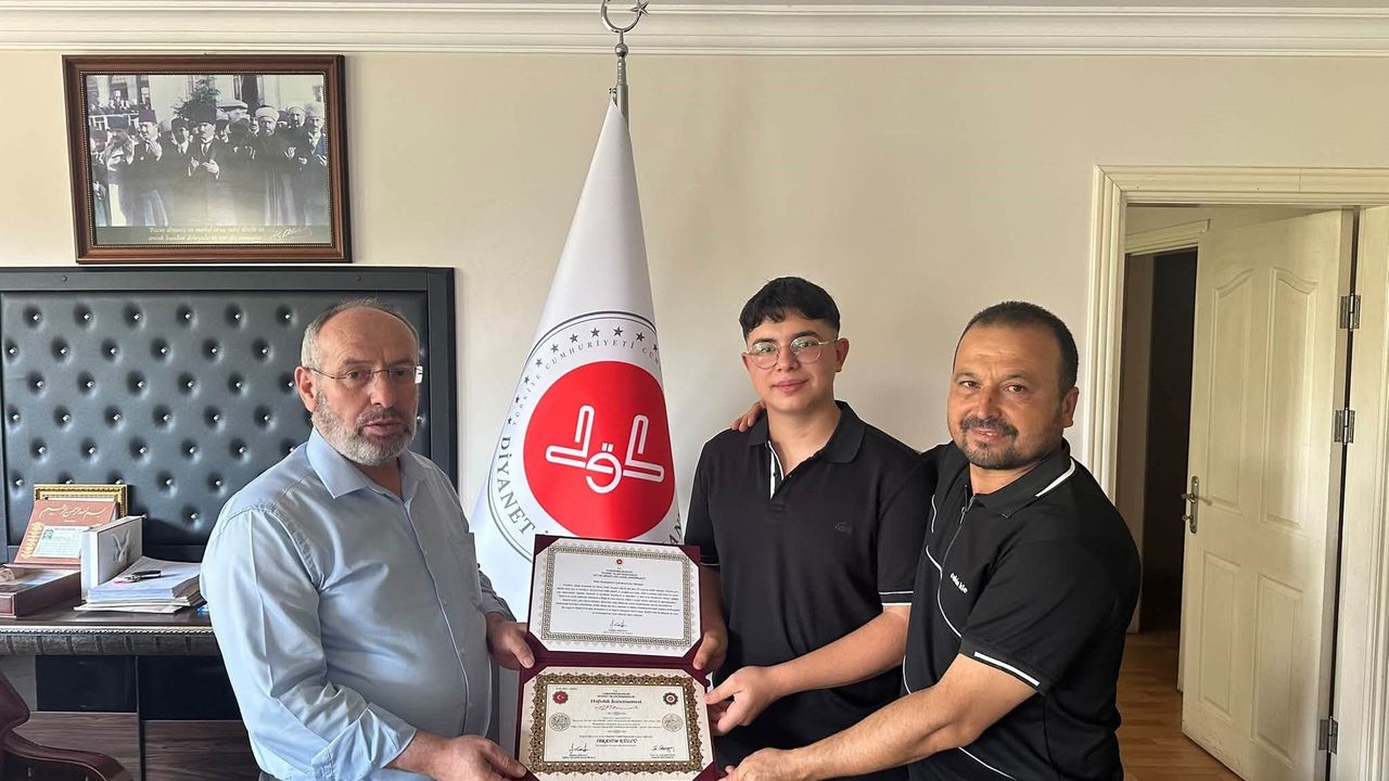 Hafızlar belgelerini aldı