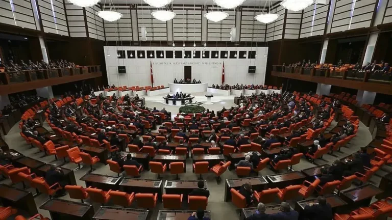 Fon yasa teklifi komisyondan geçti