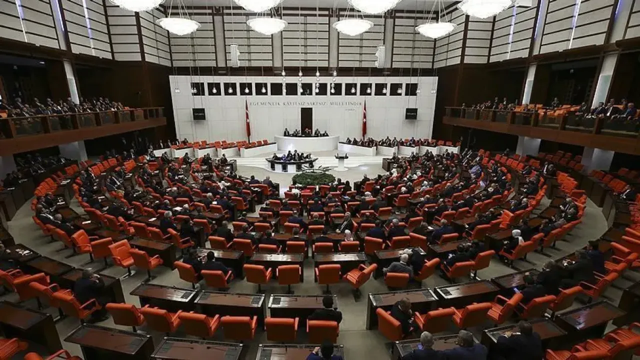 Fon yasa teklifi komisyondan geçti