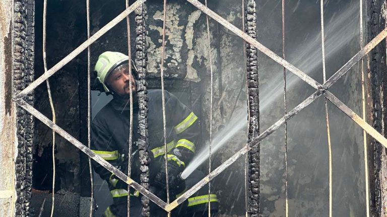 Evi başına yıkıldı, 26 yaşındaki kızı aranıyor