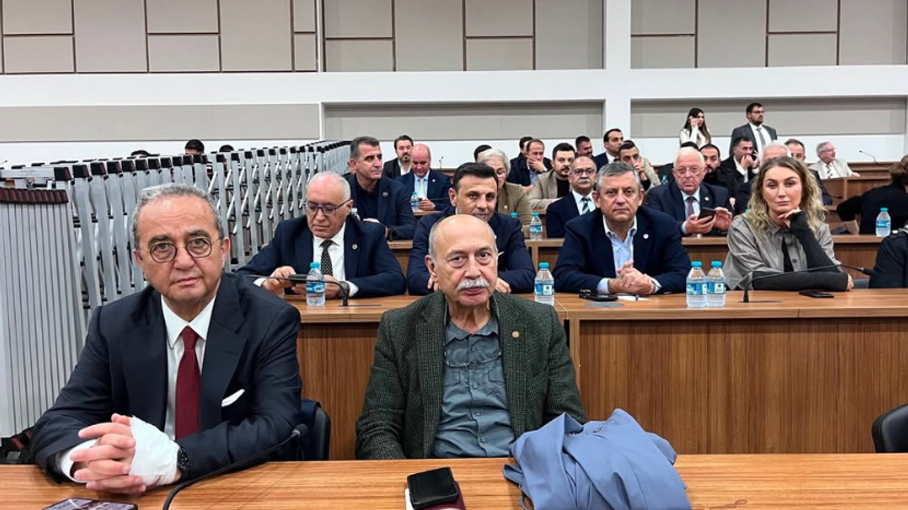 İmamoğlu duruşmasına Bülent Tezcan desteği