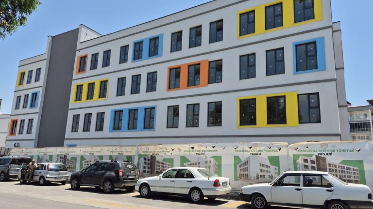 Söke’de 4 okul geçici kabul için gün sayıyor! İki lise kendi binalarına taşınacak