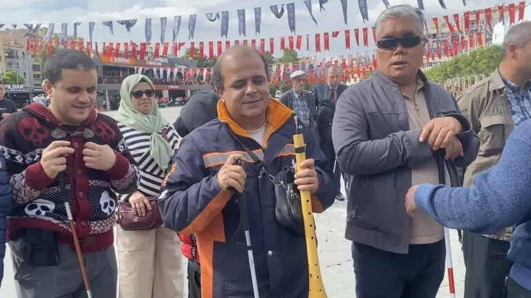 Görmeyen gözler, ağlatan zurna