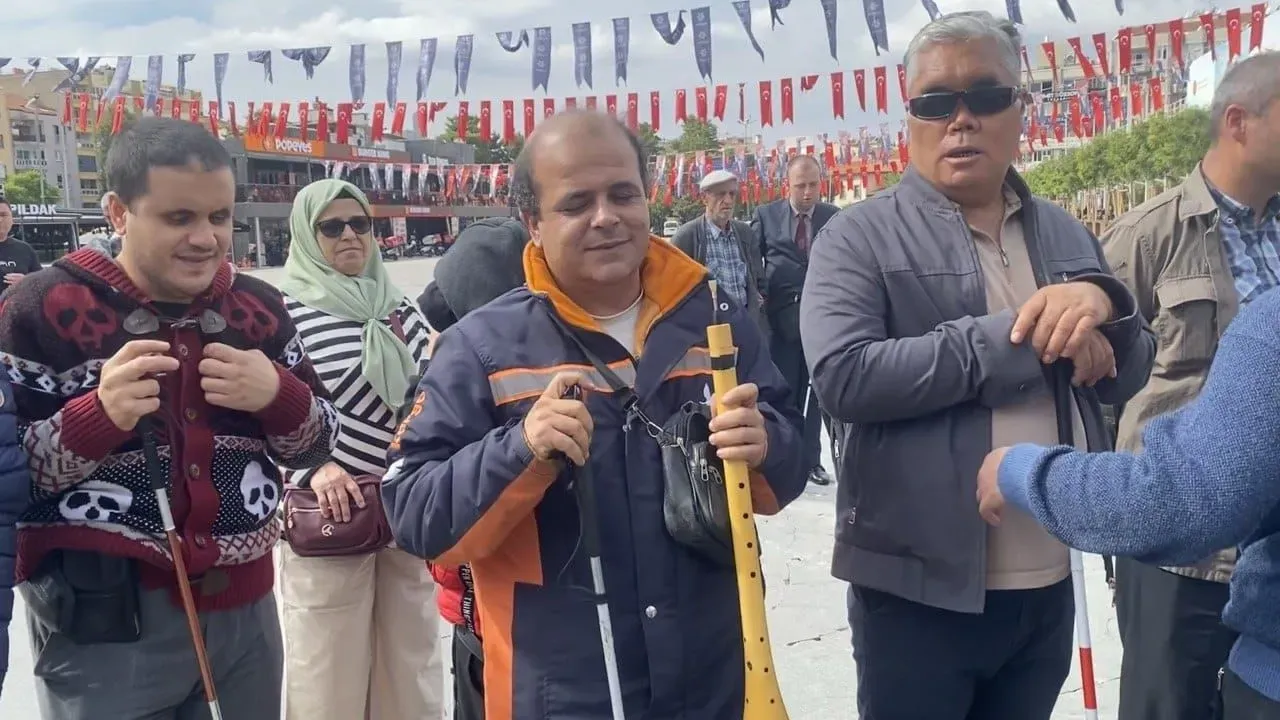 Görmeyen gözler, ağlatan zurna