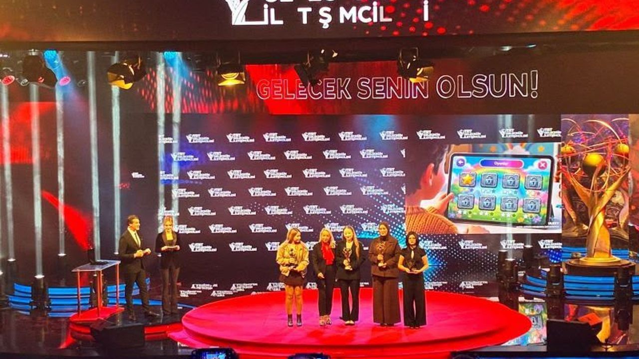 TRT yarışmasında ADÜ rüzgarı esti! ADÜ'nün iletişimcileri ödülleri sildi süpürdü