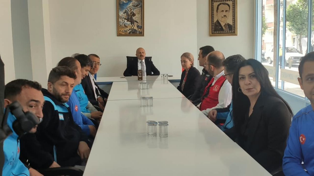 Vali Varol’dan Yesevi Hareketi’ne ziyaret: "Müthiş bir dayanışma örneği gösterildi"