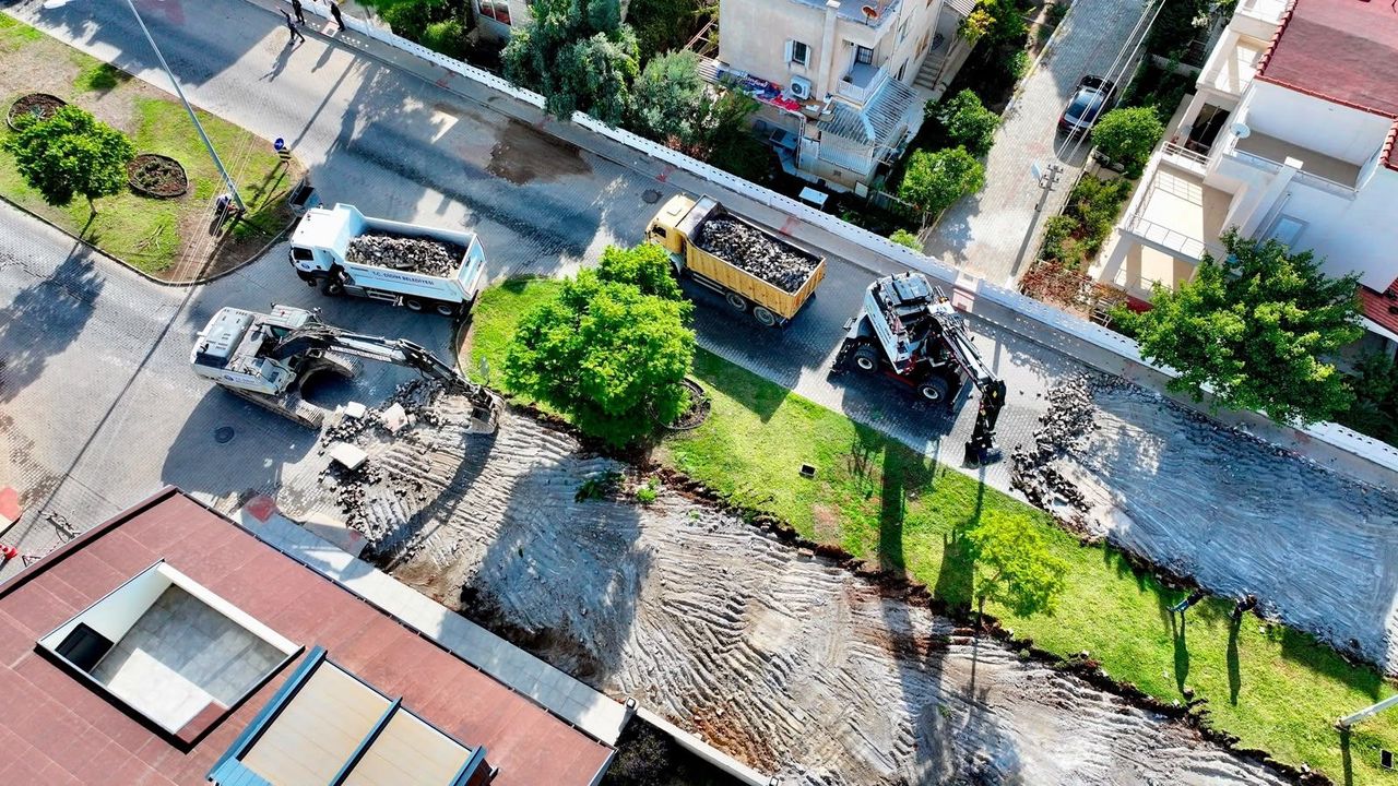 Didim’de yol yapım ve düzenleme çalışmaları sürüyor