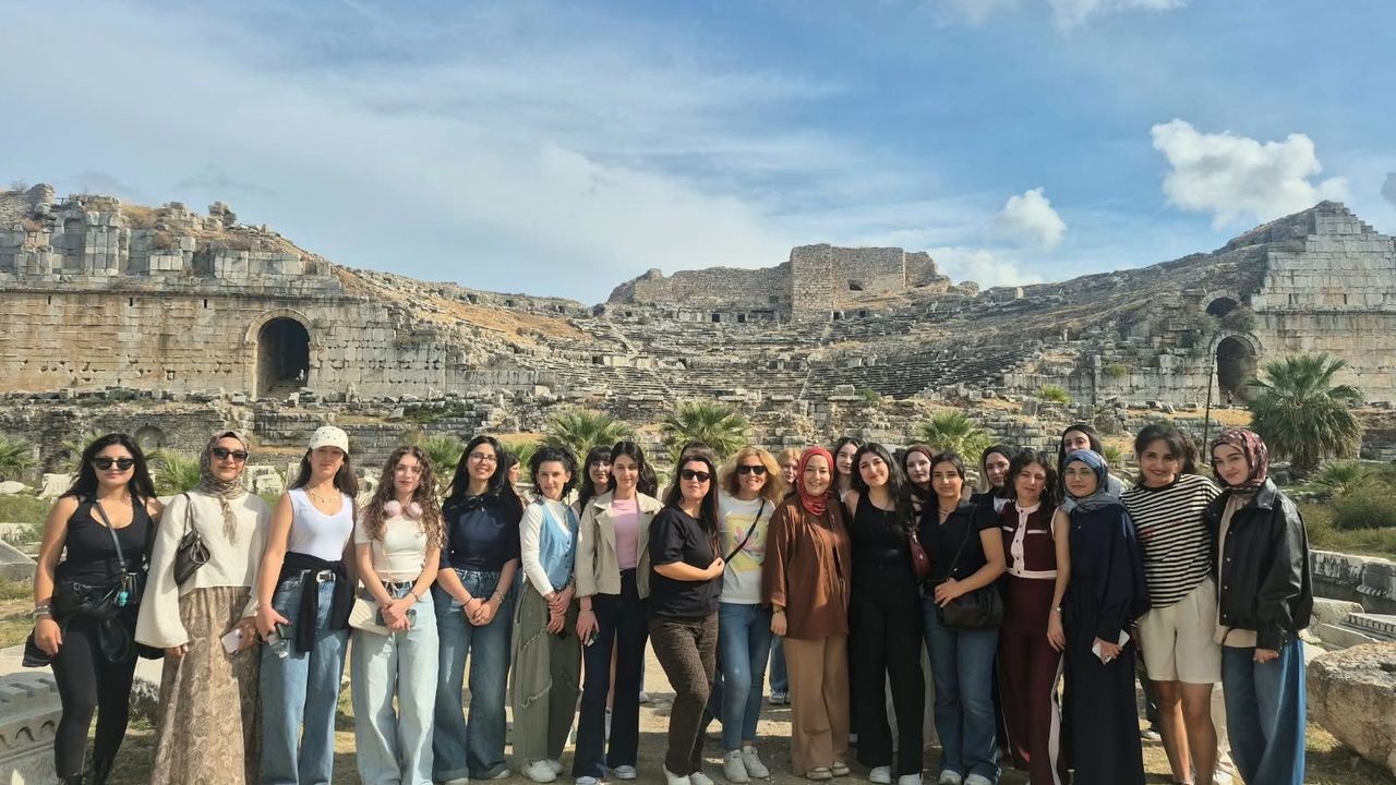 Aydın'daki üniversiteliler tarih ve kültürle iç içe bir gün geçirdi