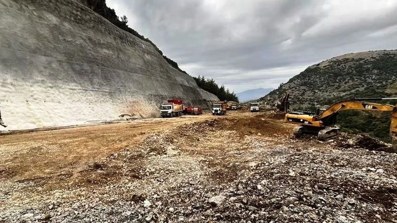 Aydın'da bitmeyen yol sonunda tamamlanıyor! Selçuk-Ortaklar-Aydın Karayolu'nda çalışmalar başlıyor