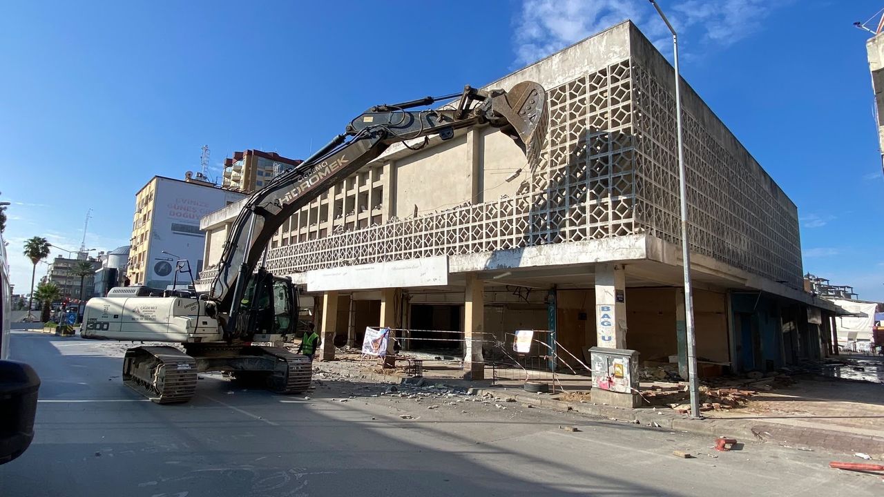 Nazilli’de bir anı daha toz oluyor: Dükkanlar bitti sıra Ahmet Şensan’da
