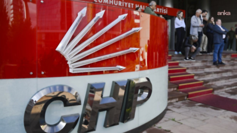 CHP'de 48 isim ihraç edildi