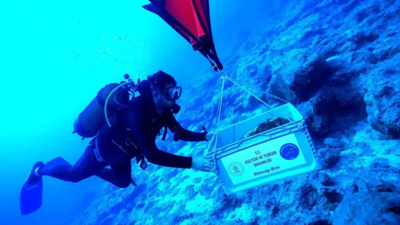 Antalya açıklarında gemi batığı bulundu
