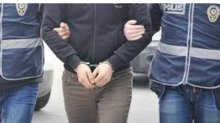 FETÖ hükümlüsü apartman boşluğunda yakalandı