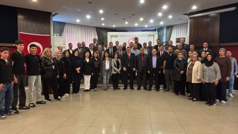 BBP Nazilli’de yeni üyelere rozetleri takıldı