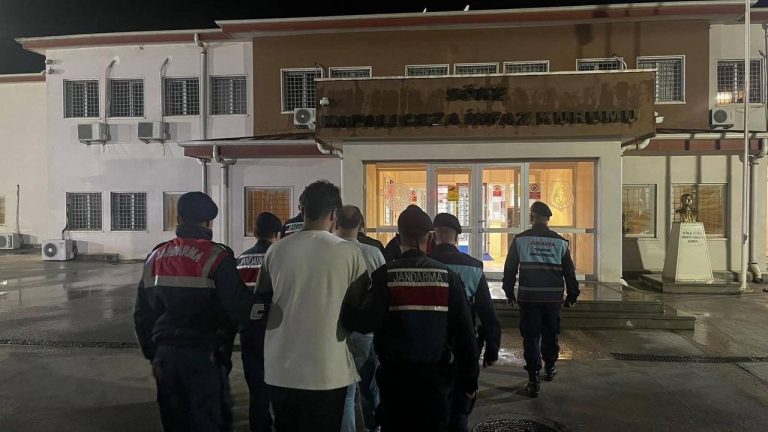 Didim’de otel sahibine göçmen kaçakçılığı tutuklaması