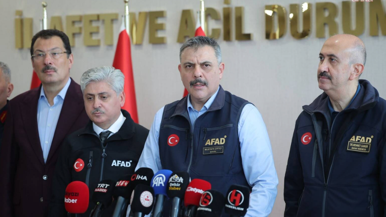 Bakan Çiftçi: Sakarya’da 865 kişi tahliye edildi, 2 yapı ve 5 köprü yıkıldı