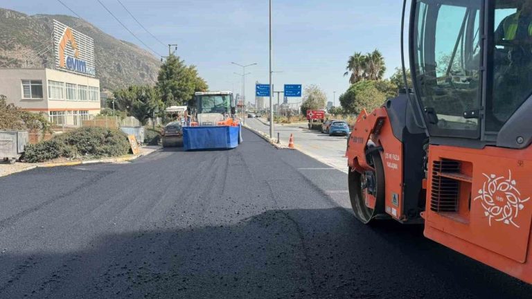 Aydın’ın 17 ilçesinde yol çalışmaları eş zamanlı sürüyor