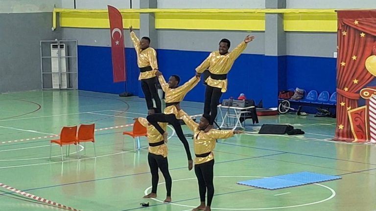 Didimli çocuklar sirkte hoş dakikalar geçirdi