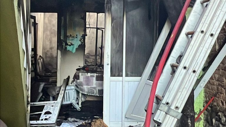 Nazilli’de 86 yaşındaki adamın evi alevlere teslim oldu! Elektrikli battaniye iddiası