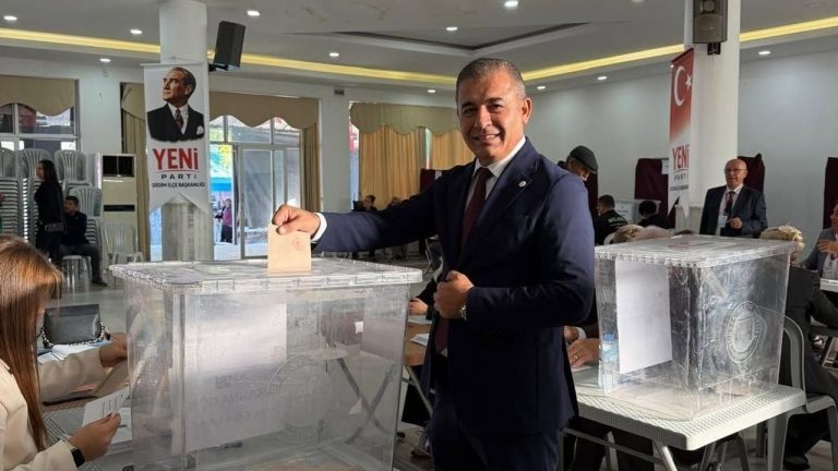 Didim’de Yeni Parti üyeleri İl başkanlığı ön seçimi için sandıkta