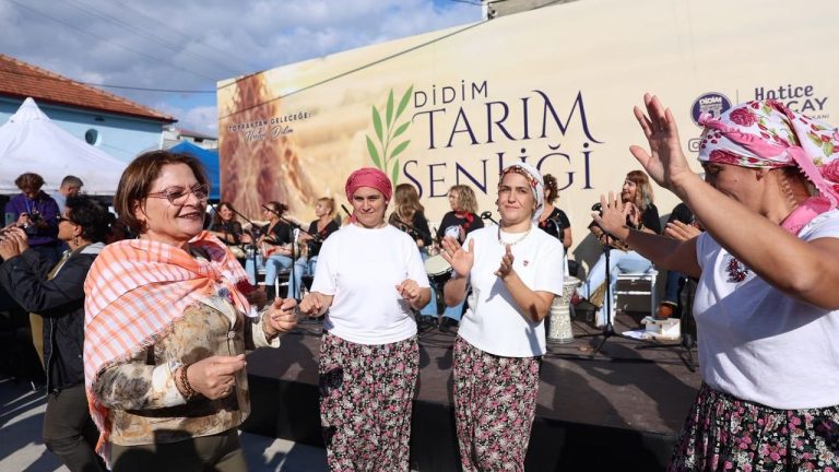Didim'de kadın çiftçiler şenliğe damga vurdu