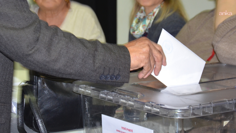 YENİ Parti’de İzmir il başkanlığı için üyeler sandık başında