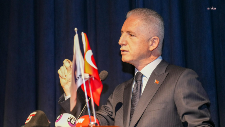 İstanbul Valisi Gül: "Ayazağa'daki selde 5 kişi hayatını kaybetti, 2 kişi henüz bulunamadı"