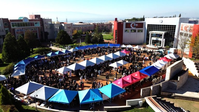 ADÜ'de yüzü aşkın öğrenci topluluğunda kayıt heyecanı