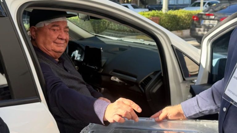 Aydınlı duayen siyasetçi rahatsızlığına rağmen oyunu kullandı