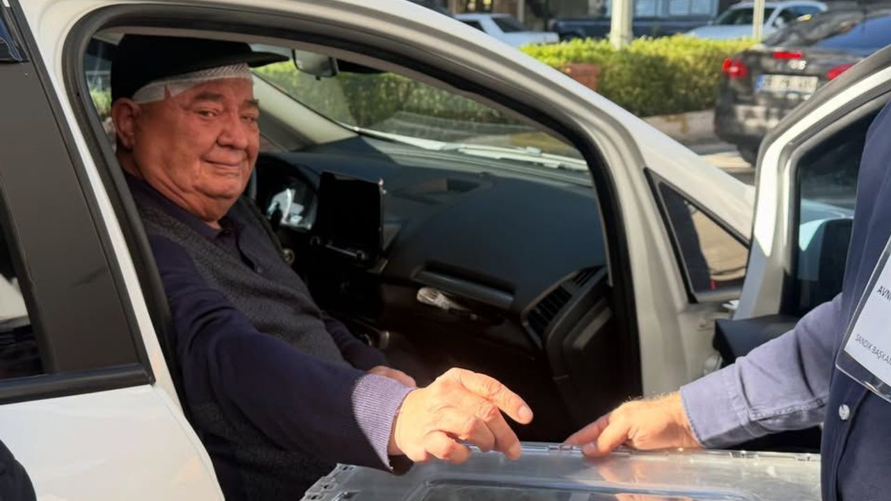 Aydınlı duayen siyasetçi rahatsızlığına rağmen oyunu kullandı