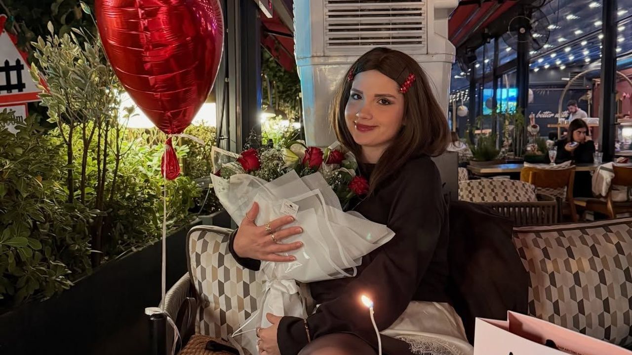 Kanserle savaşını kazandı, şimdi başkalarına ışık oluyor
