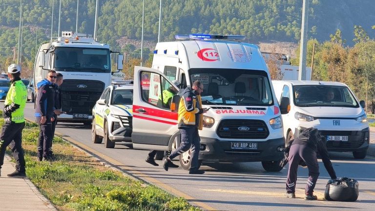 Motosiklet ile otomobil çarpıştı: 1 yaralı