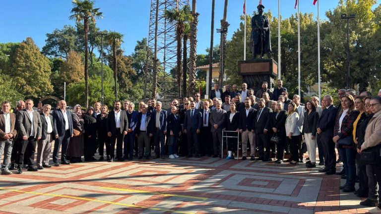 Nazilli’de Muhtarlar Günü kutlandı: Türkiye’nin ilk kadın muhtarı Gül Esin kabri başında anıldı