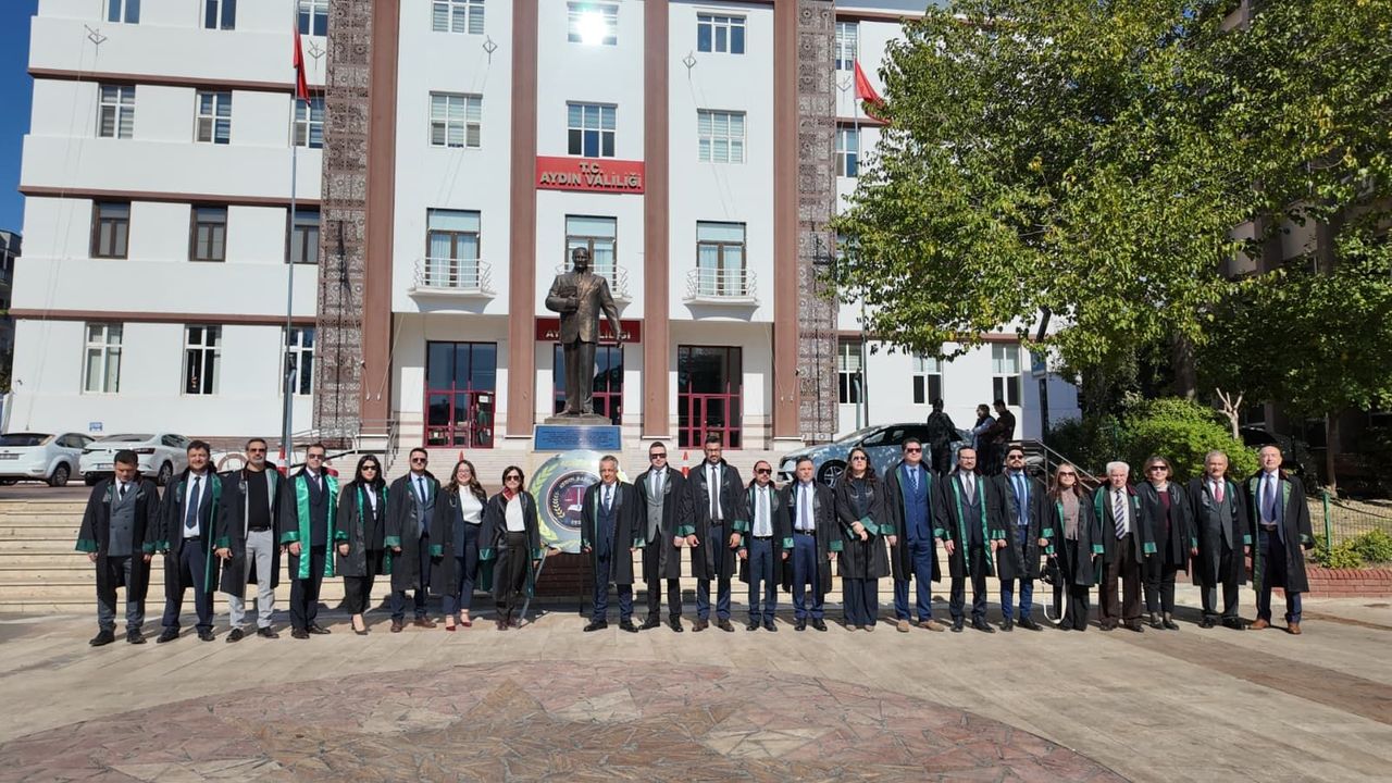 Yeni yönetimden Atatürk Anıtı'na çelenk