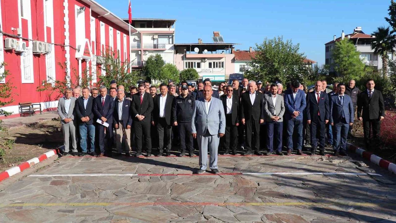 Başkan Özel, muhtarların gününü kutladı