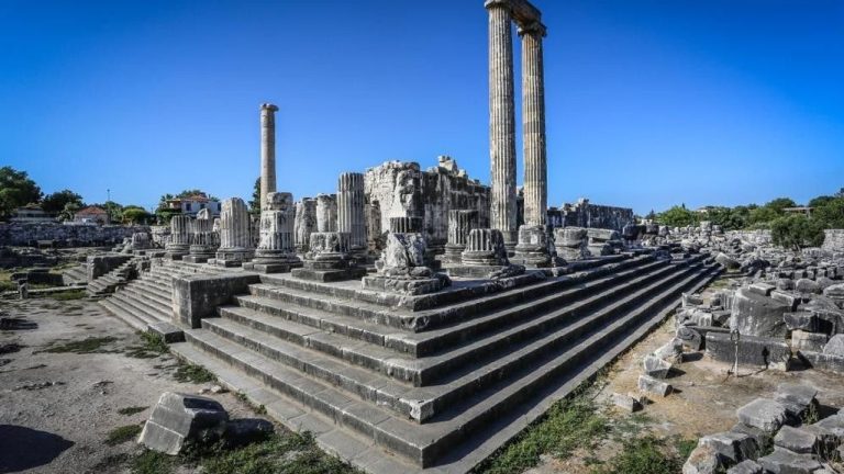 Apollon Tapınağında gece ziyaretleri 60 bin kişiyi aştı