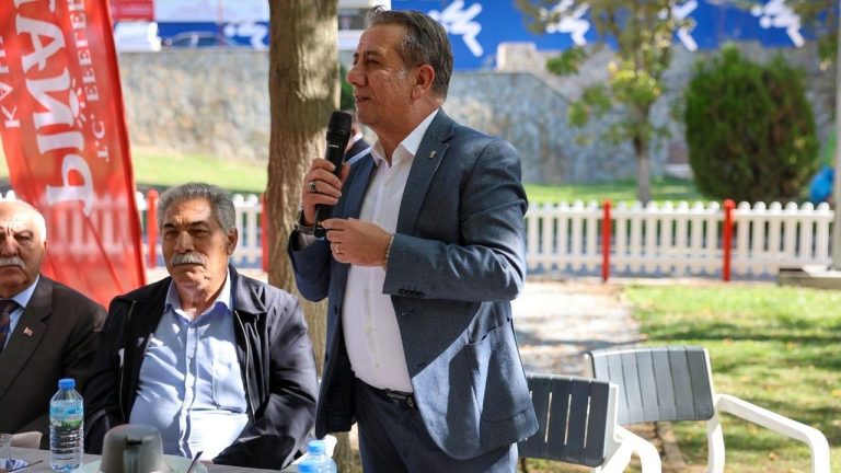 Başkan Yetişkin'den muhtarlara kahvaltı süprizi