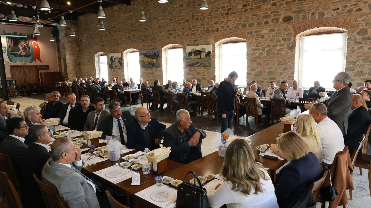 Başkan Tetik muhtarlarla yemekte buluştu
