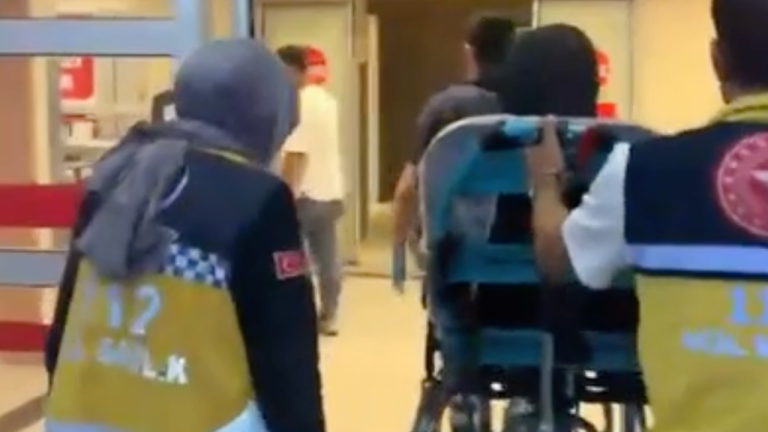Tarım işçilerini taşıyan minibüs ile otomobil çarpıştı: 15 yaralı