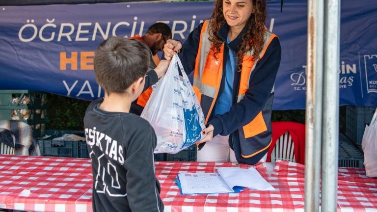 Kuşadası’nda öğrencilerin yüzü gülüyor