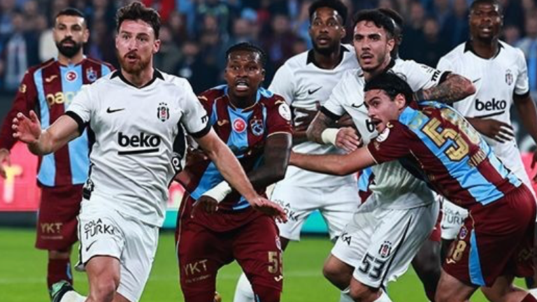 Trabzonspor, sahasında Beşiktaş'ı 2-0 mağlup etti