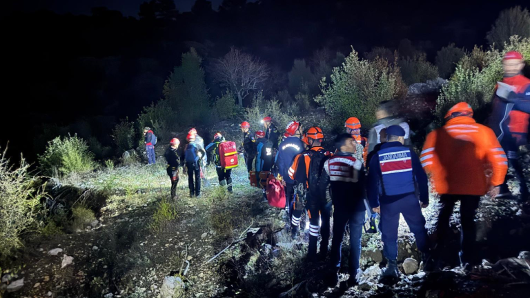 Isparta’daki Yazılı Kanyon’da mahsur kalan 10 kişi kurtarıldı
