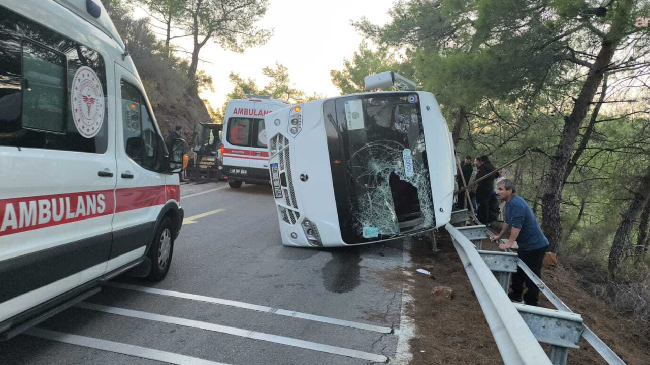 Marmaris'te otel servisi devrildi: 14 yaralı