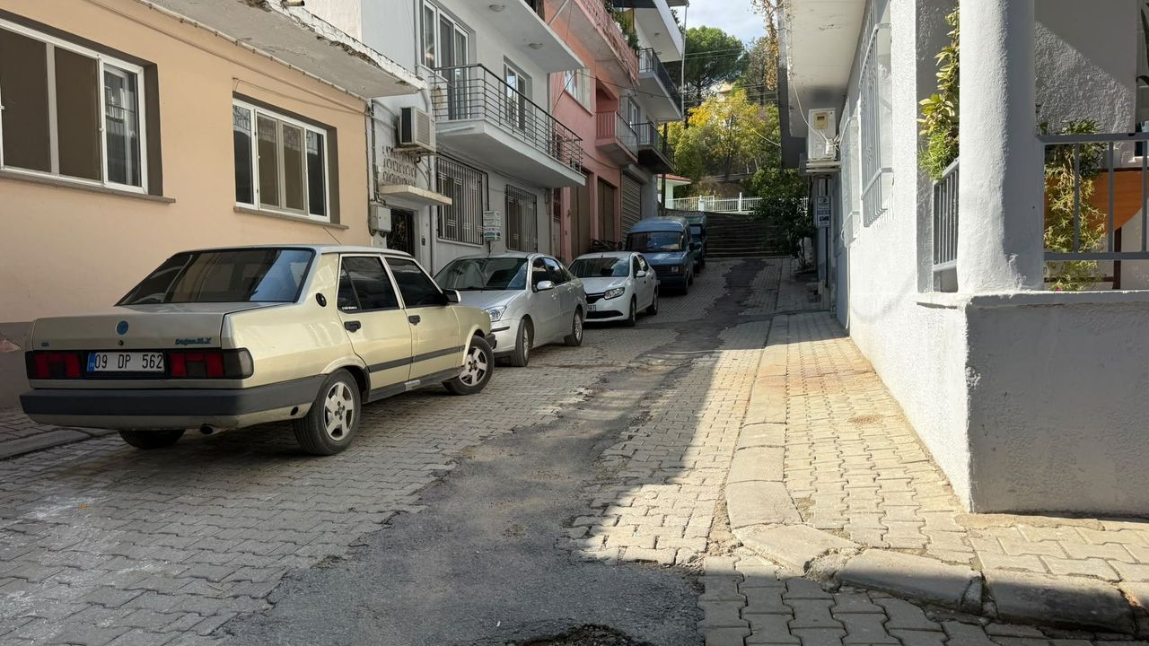Koçarlı hizmeti unuttu: Sokaklar yamalı, vatandaş tepkili